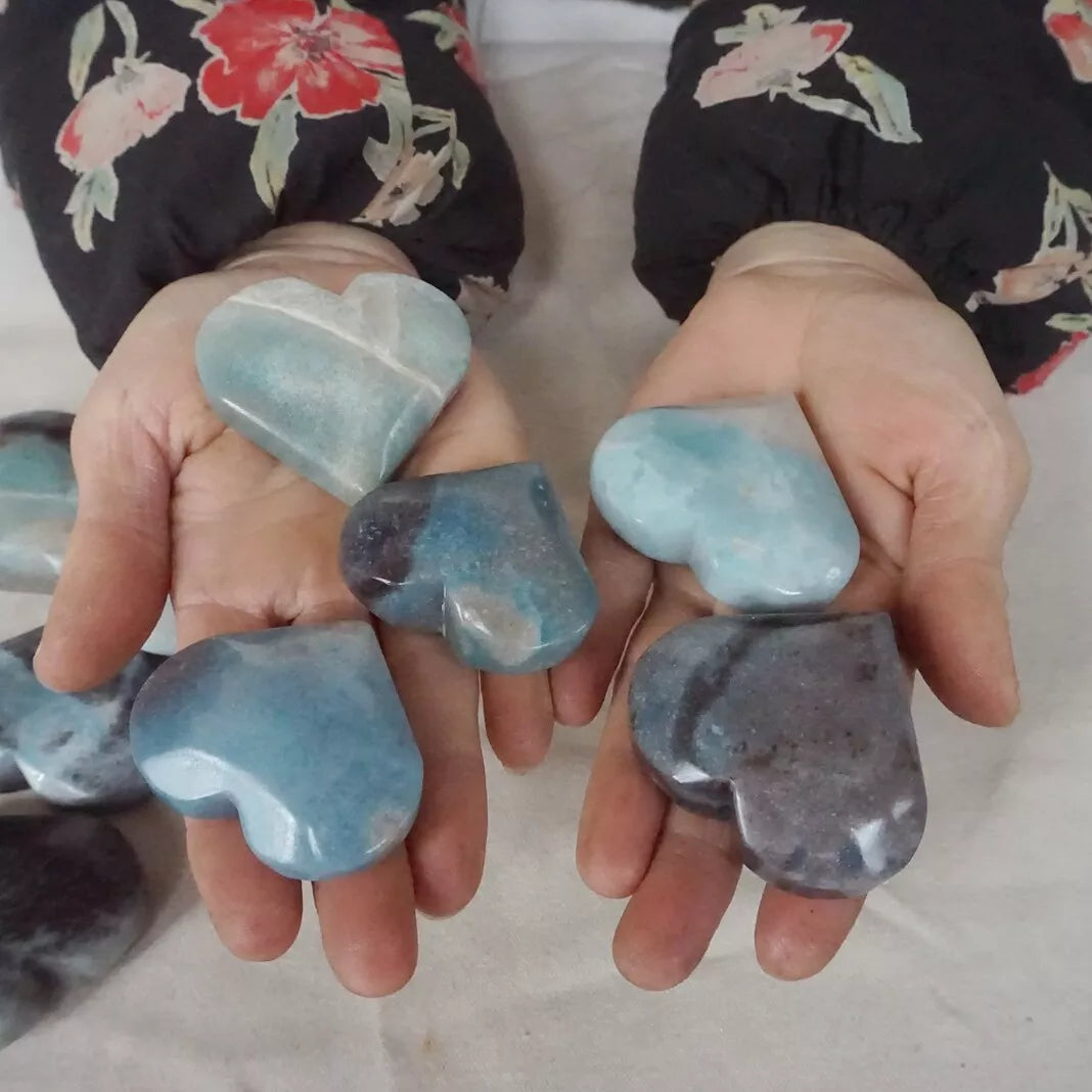 2KG 4.4LB 24Pcs Natural Rare Trolleite Stone Crystal Heart Mineral Halsjober Carving