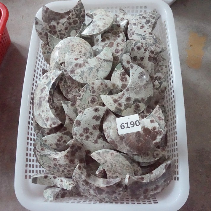 20Pcs 3.3KG Natural Phantom Ghost Green Jasper Crystal moon Carved Polished Healing