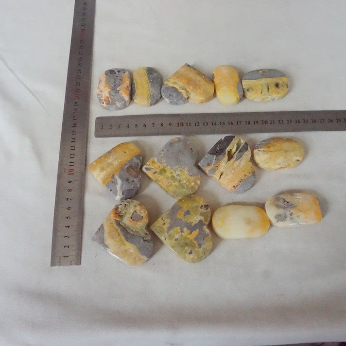 26Pcs 2KG 4.4LB Natural Bumble Bee Jasper Quartz Crystal Heart Palm Stone Healing