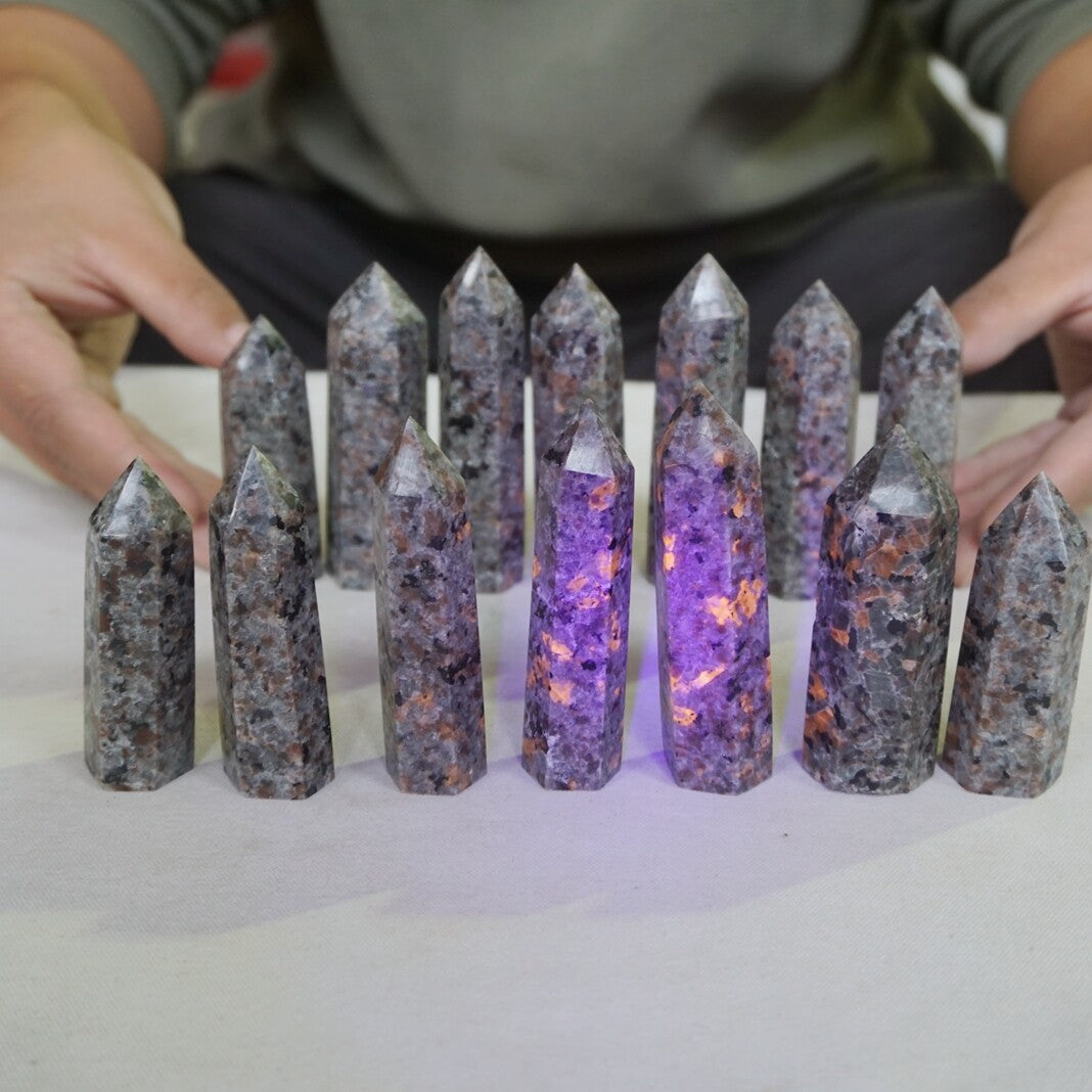 2KG 4.4LB 24Pcs Yooperlite Fire Stone Crystal Tower Point Flashing Flame Under Ultraviolet Healing