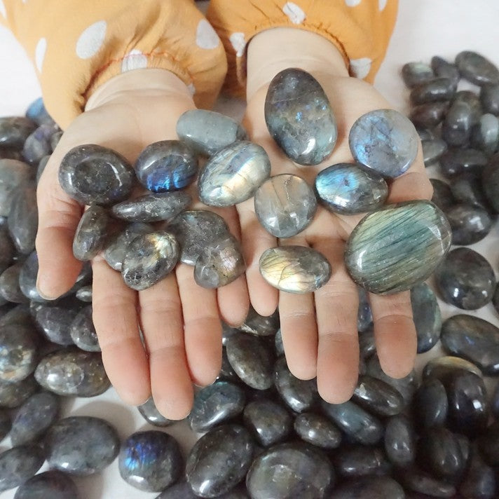 5Kg 11LB 250Pcs Natural Rainbow Labradorite Quartz Crystal Palm Tumbled Healing