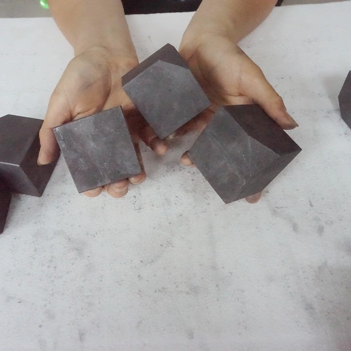 10Pcs 4.5LB Natural Shungite Protect Radiation Crystal Square Heptahedron Healing 5cm