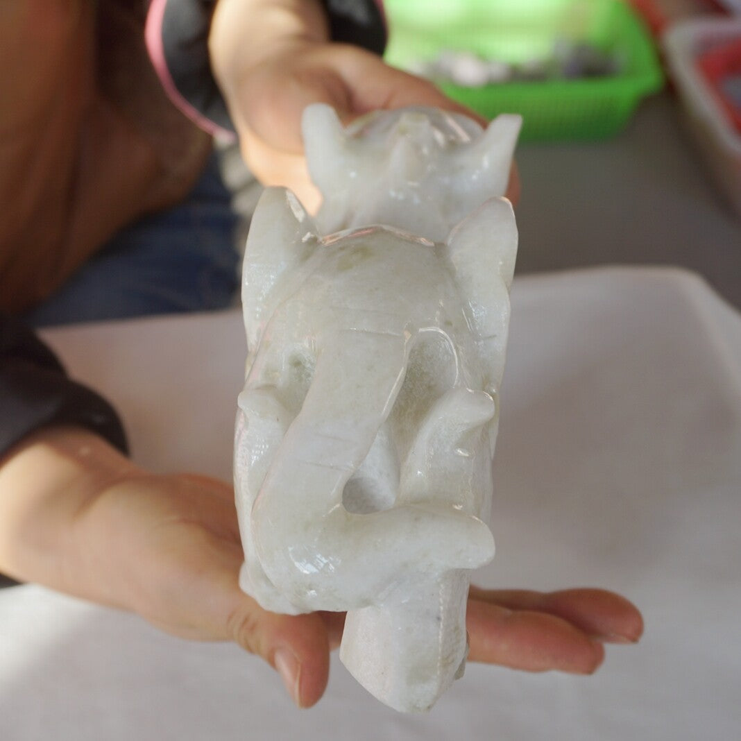4LB 7" Natural Serpentine Jade Xiuyu Crystal Brave Troops Dragon Divine Beast Piqiu