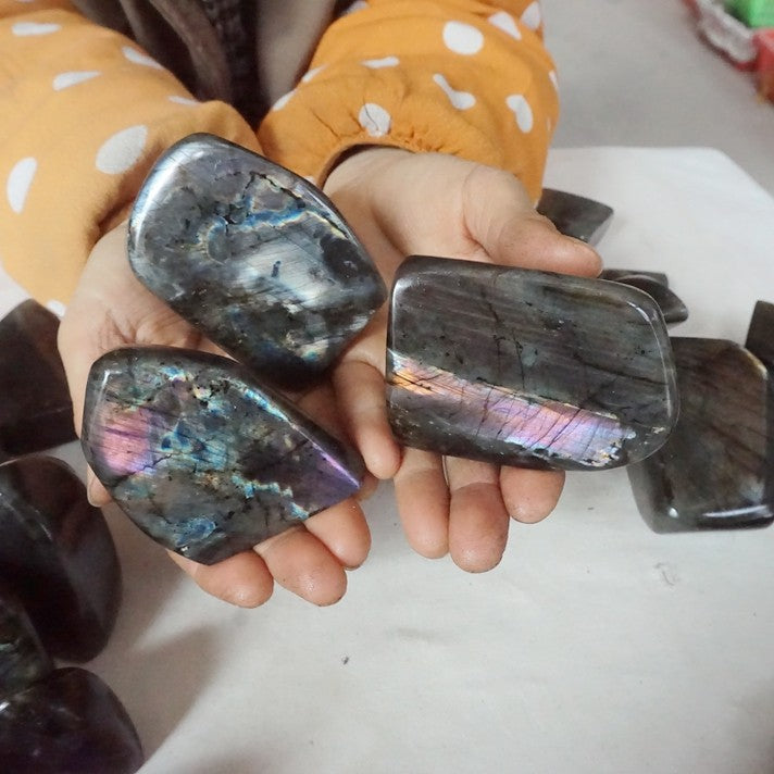 5Kg 11LB 40Pcs Natural Rainbow Labradorite Quartz Crystal Palm Stone Decoration Healing