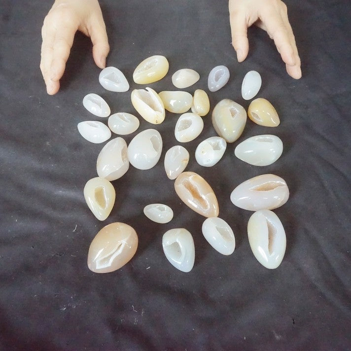 54Pcs 2KG 4.4LB Natural Agate Carnelian Quartz Crystal Geode Egg Carved Healing   Wholesales Lots