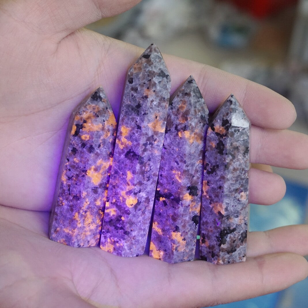 2KG 4.4LB 24Pcs Yooperlite Fire Stone Crystal Tower Point Flashing Flame Under Ultraviolet Healing