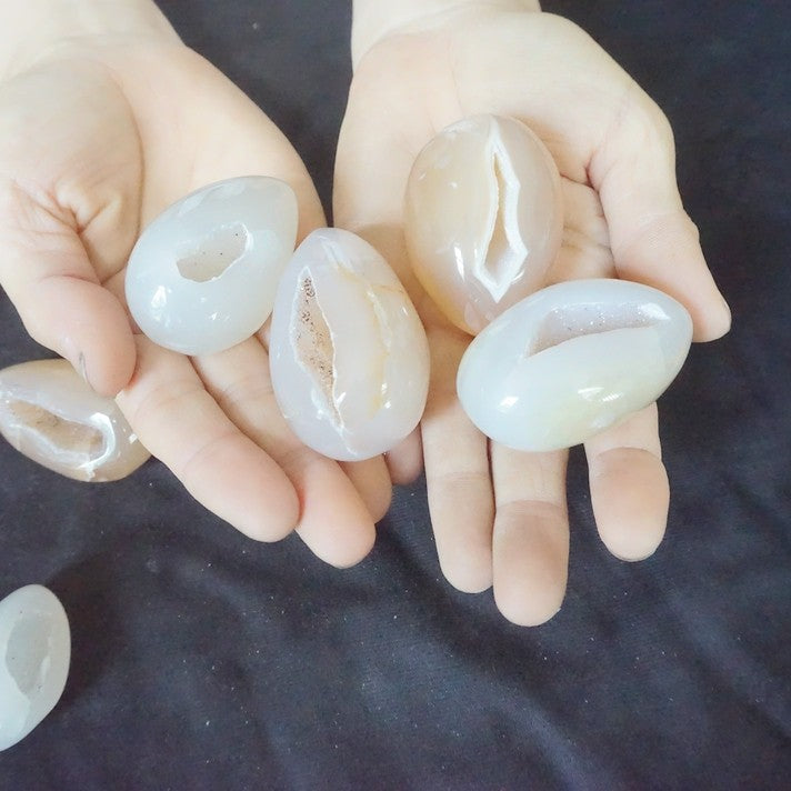 54Pcs 2KG 4.4LB Natural Agate Carnelian Quartz Crystal Geode Egg Carved Healing   Wholesales Lots