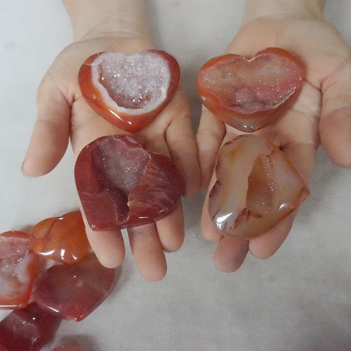 45Pcs 2kg 4.4LB Natural Red Carnelian Agate Crystal Geode Heart Carved Palm Stone Healing