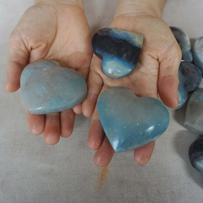 20Pcs 2Kg 4.4LB Natural Rare Trolleite Stone Crystal Heart Mineral Halsjober Carving Wholesales Lot Blue Rock