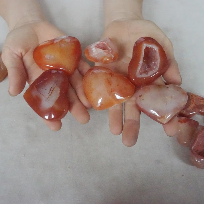 45Pcs 2kg 4.4LB Natural Red Carnelian Agate Crystal Geode Heart Carved Palm Stone Healing