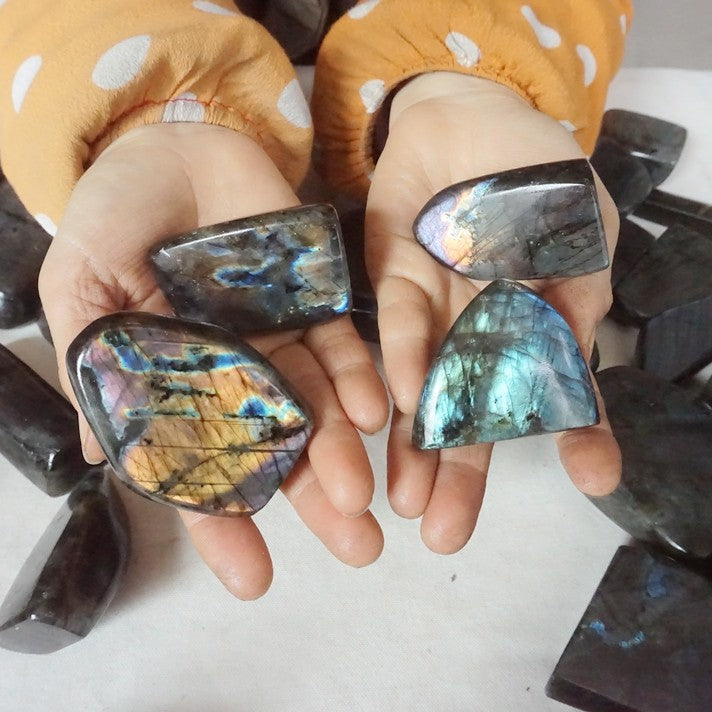 5Kg 11LB 40Pcs Natural Rainbow Labradorite Quartz Crystal Palm Stone Decoration Healing