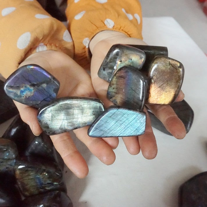 5Kg 11LB 40Pcs Natural Rainbow Labradorite Quartz Crystal Palm Stone Decoration Healing