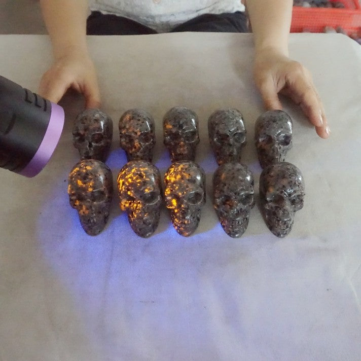 20Pcs 10LB 4.5KG Yooperlite Fire Stone Crystal Skull Flashing Flame Under Ultraviolet Wholesales