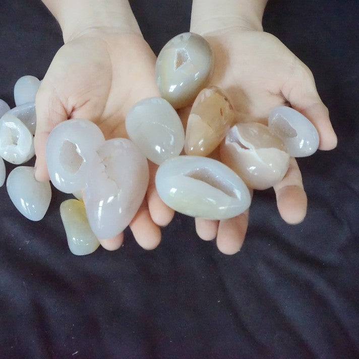 54Pcs 2KG 4.4LB Natural Agate Carnelian Quartz Crystal Geode Egg Carved Healing   Wholesales Lots