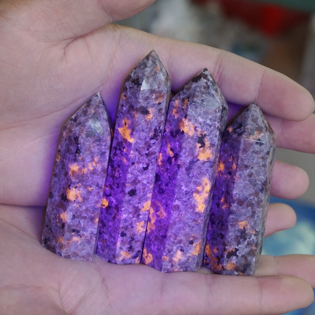 2KG 4.4LB 24Pcs Yooperlite Fire Stone Crystal Tower Point Flashing Flame Under Ultraviolet Healing