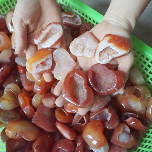 45Pcs 2kg 4.4LB Natural Red Carnelian Agate Crystal Geode Heart Carved Palm Stone Healing