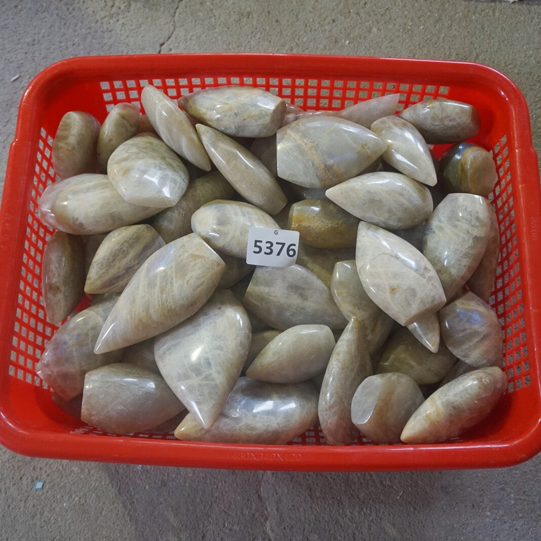 26Pcs Natural Blue Rainbow Moonstone Crystal Palm Stone Point Flame Healing
