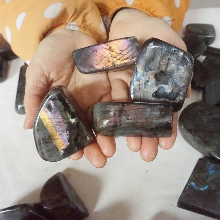 5Kg 11LB 40Pcs Natural Rainbow Labradorite Quartz Crystal Palm Stone Decoration Healing