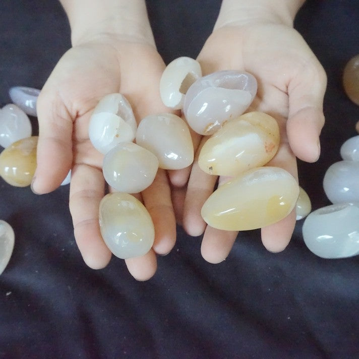 54Pcs 2KG 4.4LB Natural Agate Carnelian Quartz Crystal Geode Egg Carved Healing   Wholesales Lots