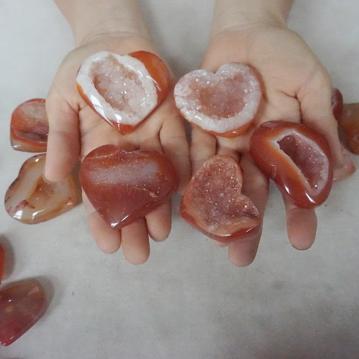 45Pcs 2kg 4.4LB Natural Red Carnelian Agate Crystal Geode Heart Carved Palm Stone Healing