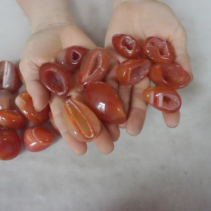 60Pcs 2KG 4.4LB Natural Red Carnelian Agate Crystal Geode Egg Carved Palm Gem Stone Healing