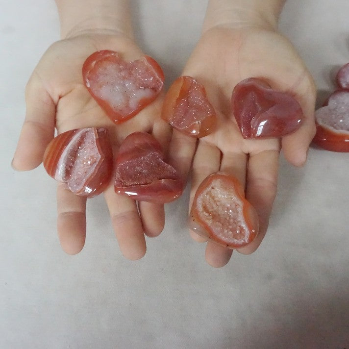 45Pcs 2kg 4.4LB Natural Red Carnelian Agate Crystal Geode Heart Carved Palm Stone Healing