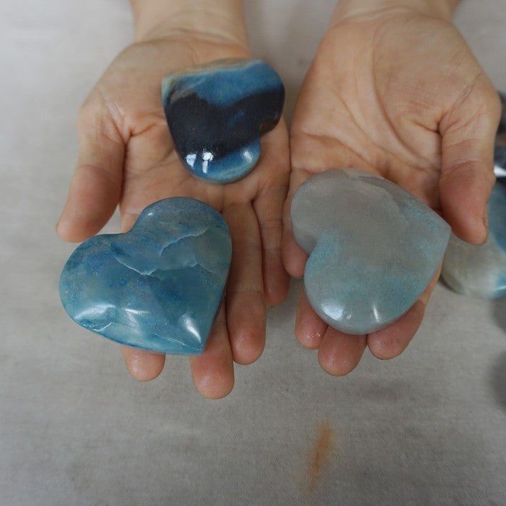 20Pcs 2Kg 4.4LB Natural Rare Trolleite Stone Crystal Heart Mineral Halsjober Carving Wholesales Lot Blue Rock