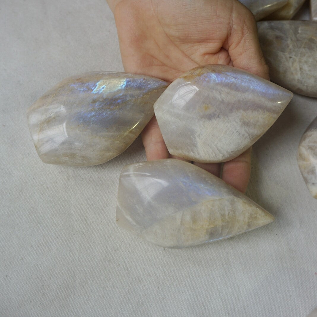 26Pcs Natural Blue Rainbow Moonstone Crystal Palm Stone Point Flame Healing