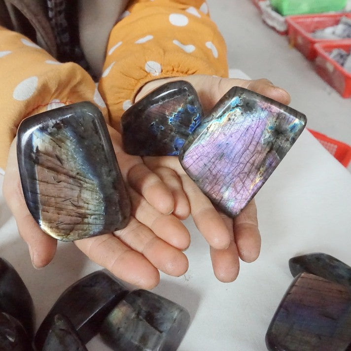 5Kg 11LB 40Pcs Natural Rainbow Labradorite Quartz Crystal Palm Stone Decoration Healing