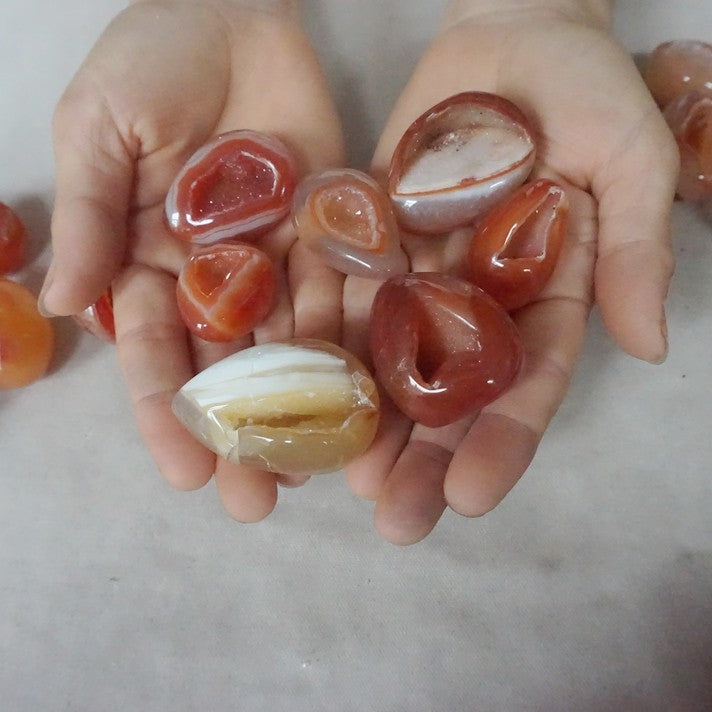60Pcs 2KG 4.4LB Natural Red Carnelian Agate Crystal Geode Egg Carved Palm Gem Stone Healing