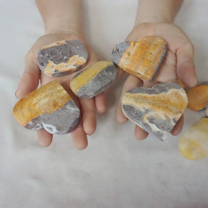 26Pcs 2KG 4.4LB Natural Bumble Bee Jasper Quartz Crystal Heart Palm Stone Healing