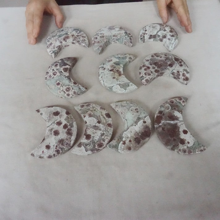 20Pcs  3.3KG Natural Phantom Ghost Green Jasper Crystal moon Carved Polished Healing