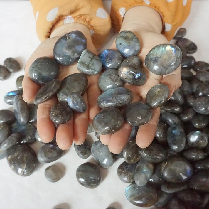 5Kg 11LB 250Pcs Natural Rainbow Labradorite Quartz Crystal Palm Tumbled Healing