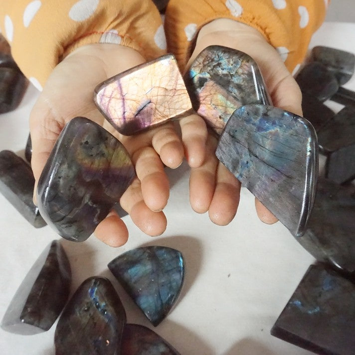5Kg 11LB 40Pcs Natural Rainbow Labradorite Quartz Crystal Palm Stone Decoration Healing