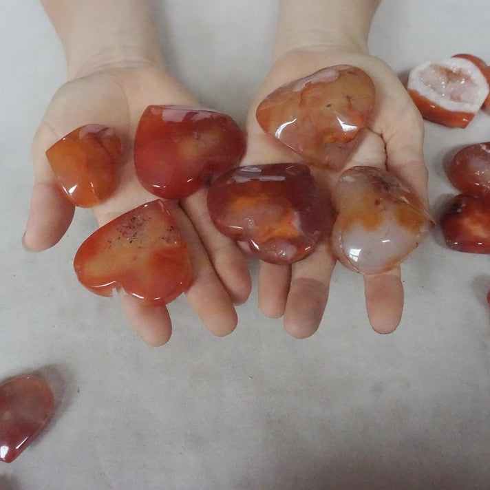 45Pcs 2kg 4.4LB Natural Red Carnelian Agate Crystal Geode Heart Carved Palm Stone Healing