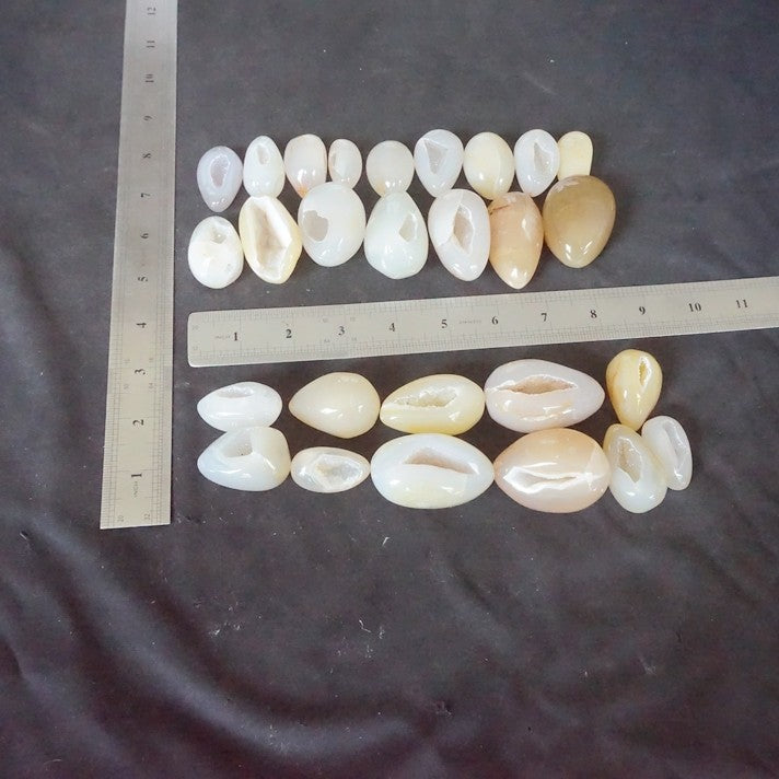 54Pcs 2KG 4.4LB Natural Agate Carnelian Quartz Crystal Geode Egg Carved Healing   Wholesales Lots