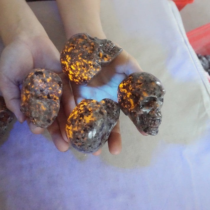 20Pcs 10LB 4.5KG Yooperlite Fire Stone Crystal Skull Flashing Flame Under Ultraviolet Wholesales