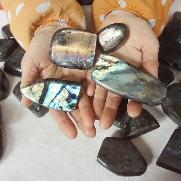 5Kg 11LB 40Pcs Natural Rainbow Labradorite Quartz Crystal Palm Stone Decoration Healing