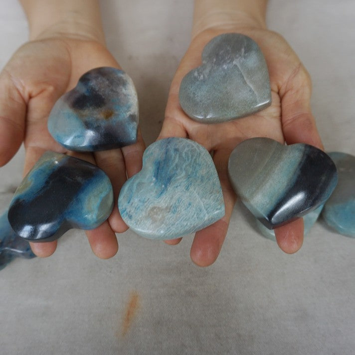 20Pcs 2Kg 4.4LB Natural Rare Trolleite Stone Crystal Heart Mineral Halsjober Carving Wholesales Lot Blue Rock