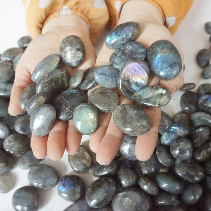 5Kg 11LB 250Pcs Natural Rainbow Labradorite Quartz Crystal Palm Tumbled Healing
