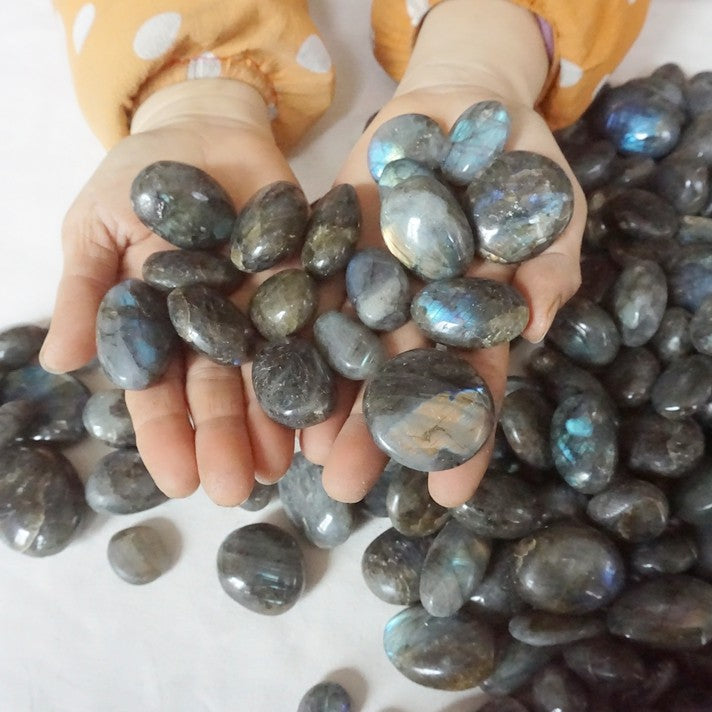 5Kg 11LB 250Pcs Natural Rainbow Labradorite Quartz Crystal Palm Tumbled Healing