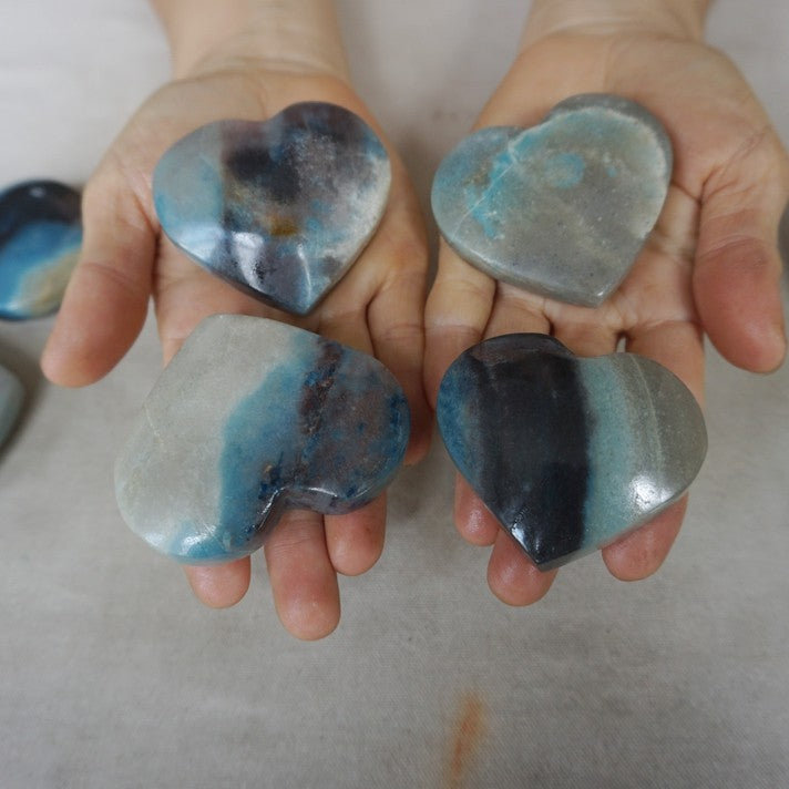 20Pcs 2Kg 4.4LB Natural Rare Trolleite Stone Crystal Heart Mineral Halsjober Carving Wholesales Lot Blue Rock