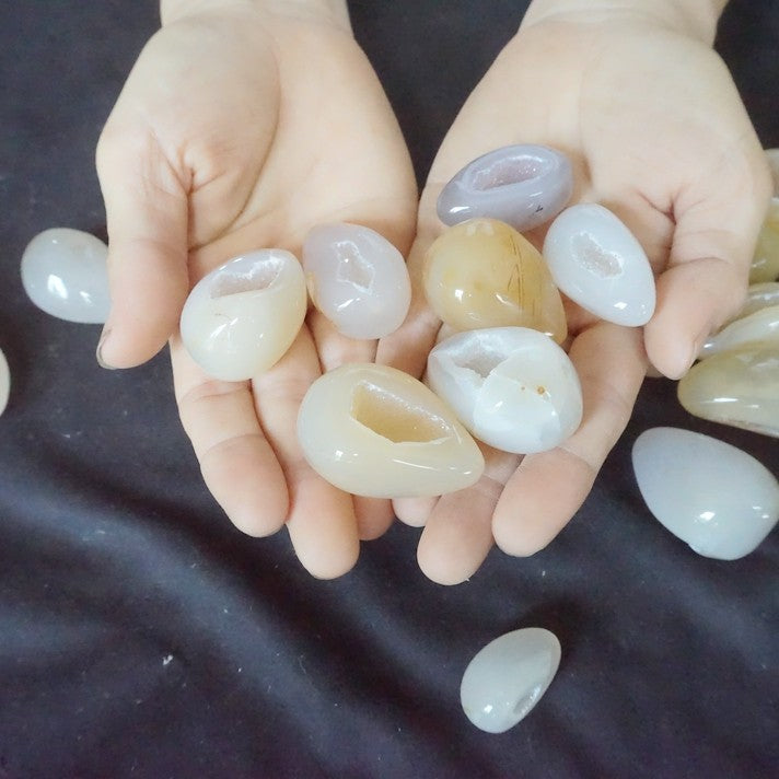 54Pcs 2KG 4.4LB Natural Agate Carnelian Quartz Crystal Geode Egg Carved Healing   Wholesales Lots