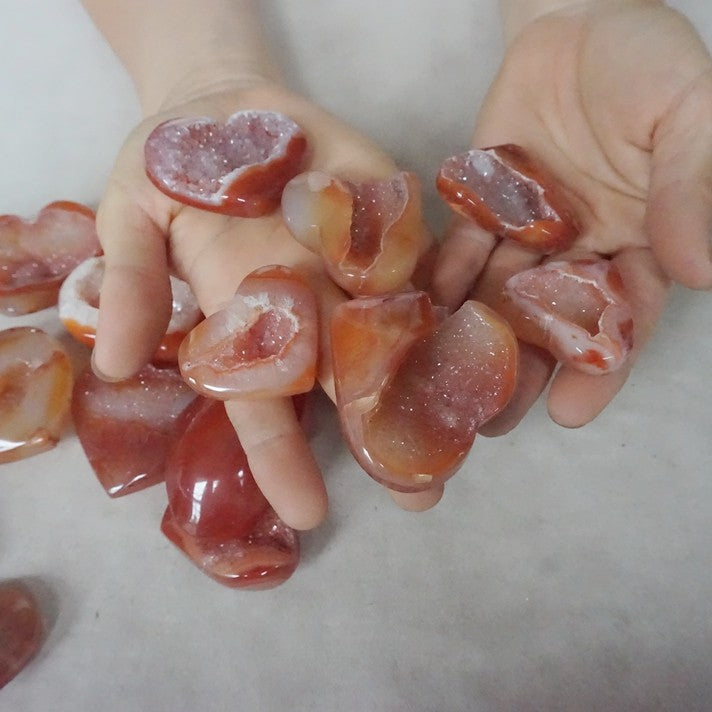 45Pcs 2kg 4.4LB Natural Red Carnelian Agate Crystal Geode Heart Carved Palm Stone Healing