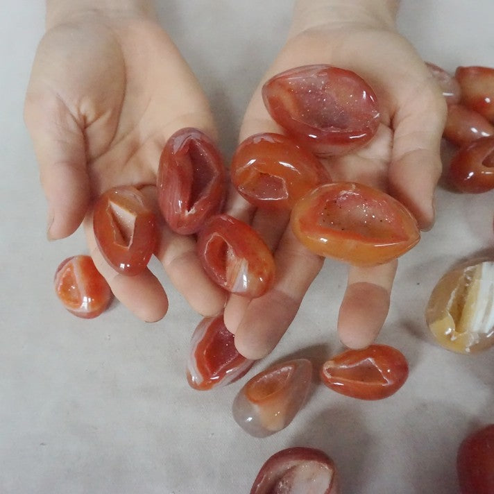 60Pcs 2KG 4.4LB Natural Red Carnelian Agate Crystal Geode Egg Carved Palm Gem Stone Healing