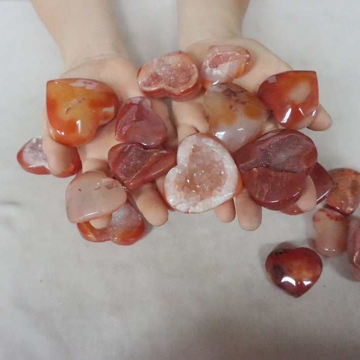 45Pcs 2kg 4.4LB Natural Red Carnelian Agate Crystal Geode Heart Carved Palm Stone Healing