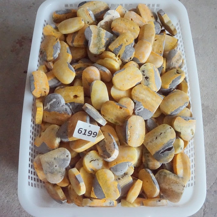 26Pcs 2KG 4.4LB Natural Bumble Bee Jasper Quartz Crystal Heart Palm Stone Healing