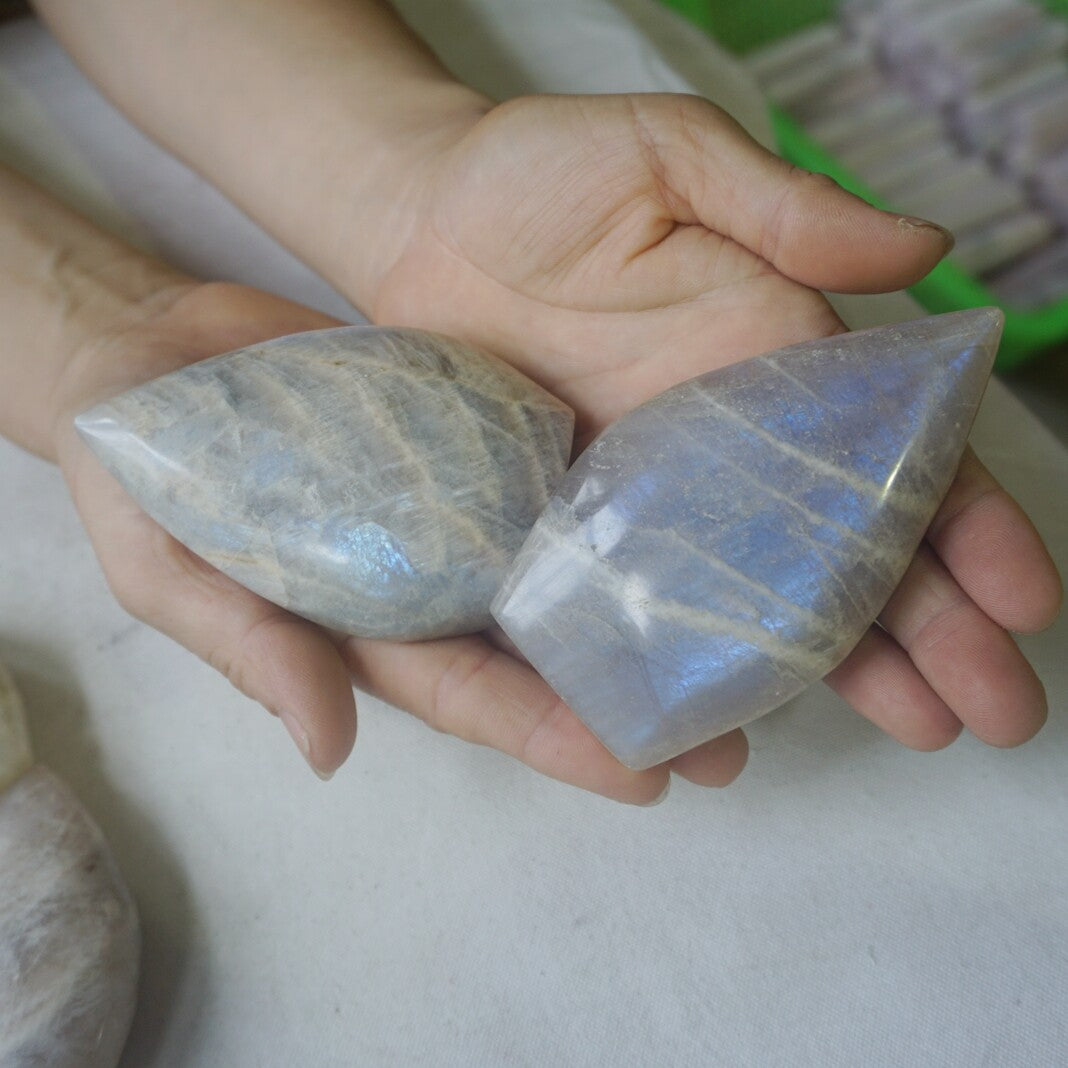 26Pcs Natural Blue Rainbow Moonstone Crystal Palm Stone Point Flame Healing