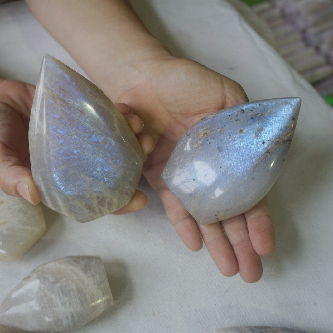 26Pcs Natural Blue Rainbow Moonstone Crystal Palm Stone Point Flame Healing