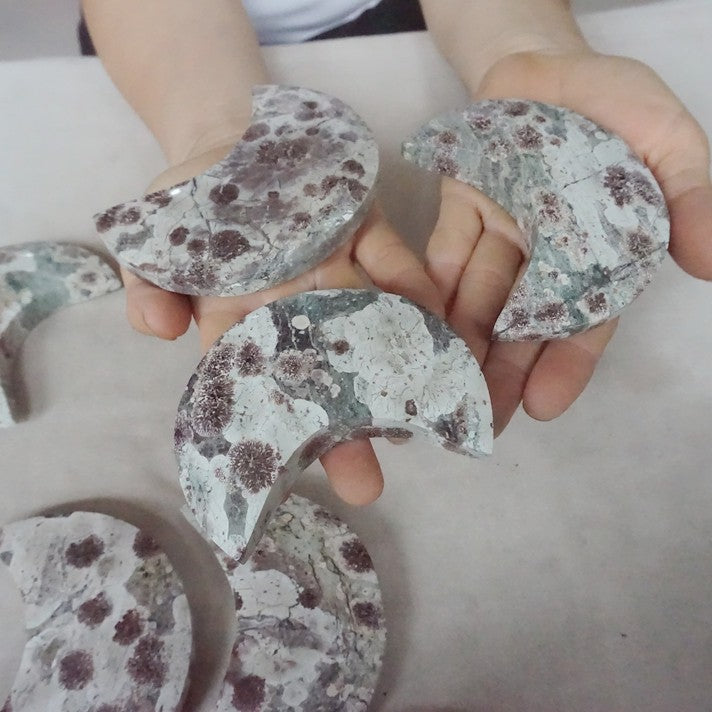 20Pcs  3.3KG Natural Phantom Ghost Green Jasper Crystal moon Carved Polished Healing